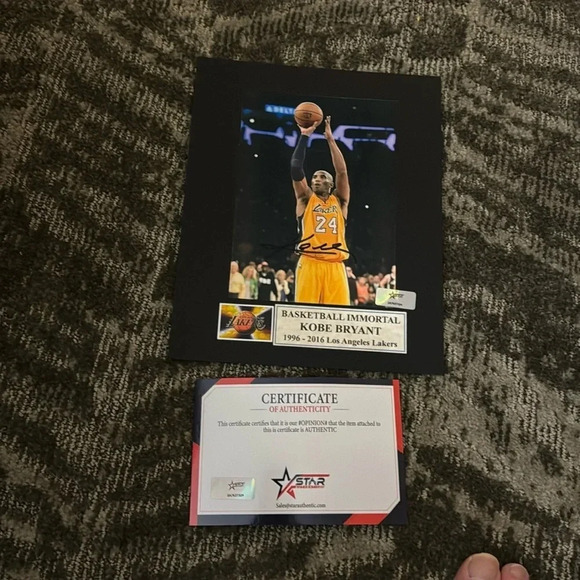- Kobe Bryant Los Angeles Lakers signed photo - Picture 1 of 1